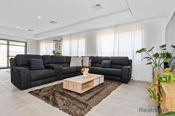 5 Bedroom Home Close to Stunning Beaches! - Photo 1
