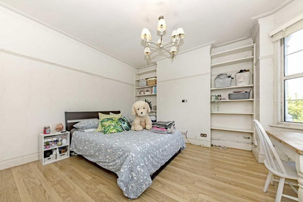 3 bedroom flat to rent - Photo 1
