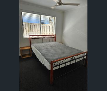 Rooms B & C/70 Auburn St Caloundra West - Photo 3