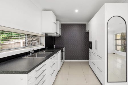 Modern Boutique Townhome Living in Prime Coorparoo Location - Photo 2