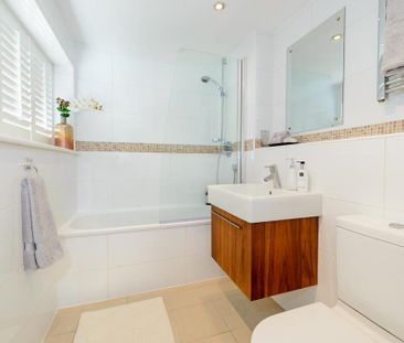 1 bedroom mews to rent - Photo 4