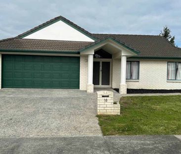 Spacious 5-Bedroom Family Home - Photo 4