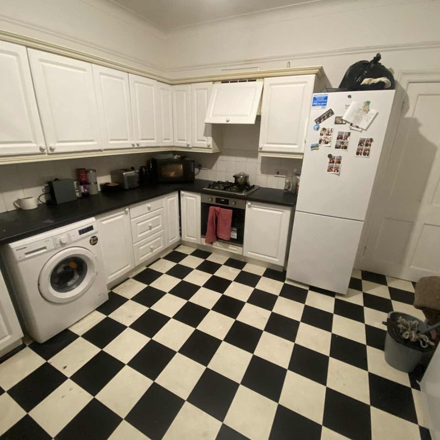 Room in a Shared House, Pembroke Gardens, BN3 - Photo 1