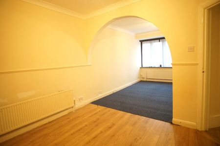 3 bedroom semi-detached house to rent - Photo 4