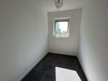 Earlesdon Crescent, Little Hulton, Manchester, M38 - Photo 3