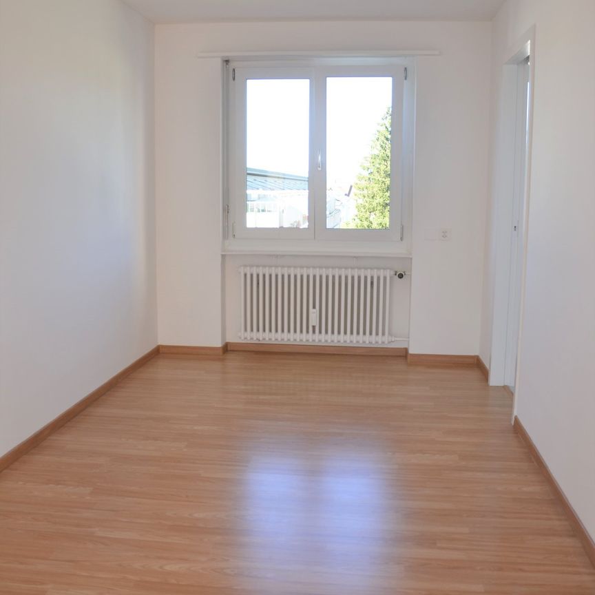 "moderne 3.5-Zimmer-Wohnung mit Balkon an ruhiger, sonniger Lage" - Foto 1
