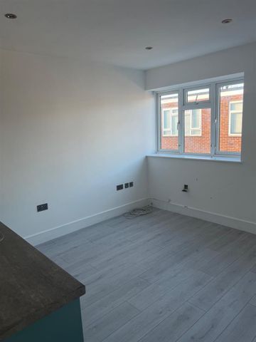 Wigton Gardens, Stanmore HA7, London - Photo 3