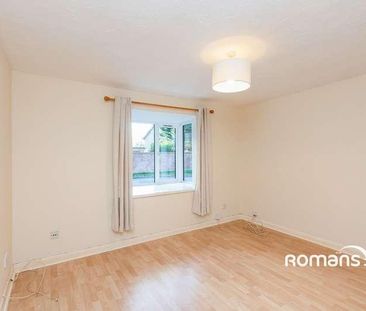 The Beeches, Ash Vale, Aldershot, Surrey, GU12 - Photo 5