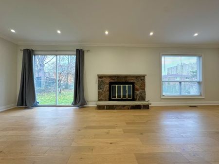 For Lease - 124 Briarscross Boulevard, Toronto, Ontario - Photo 4