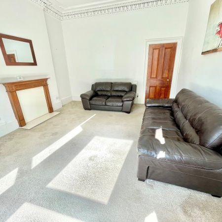 Albert Avenue, Queens Park, G42 8RE - Photo 1