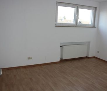 Moderne 3-Zimmer-Wohnung am Stadtrand mit sonnigem Balkon und Garage - Photo 1