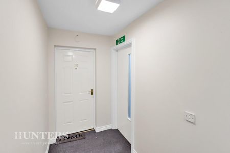 2 bedroom Flat To Let - Photo 3