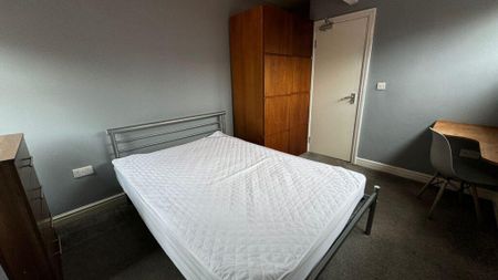 3 bedroom end of terrace house to rent - Photo 3