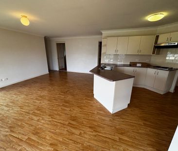 Spacious Four Bedroom Family Home - Photo 6