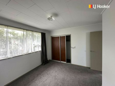 Modernised two bedroom townhouse - Photo 2