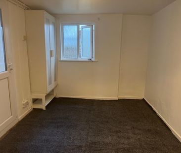 1 Bed Flat, Coombe Terrace, BN2 - Photo 2