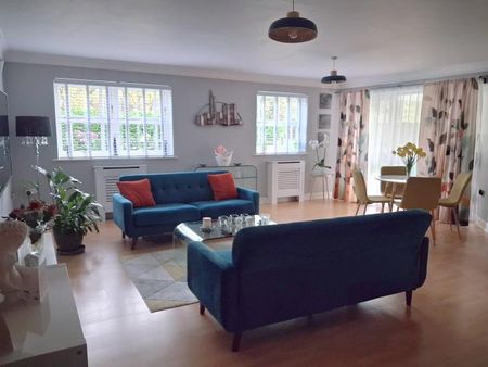 Single room (4ft bed) own bathroom private parking space - Photo 2