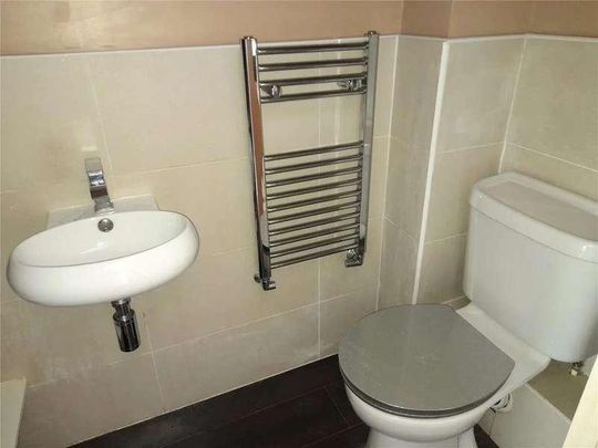 Broomfield Gate Slough, Slough, Buckinghamshire, SL2 - Photo 1