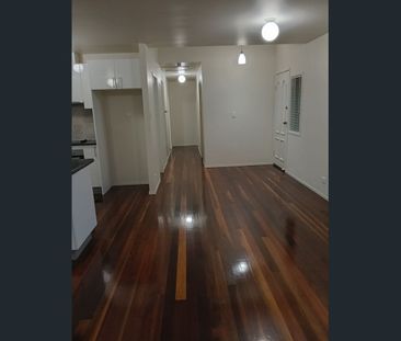 Conveniently Located, Neat, Clean, Spacious, 3 Bed home - Photo 5