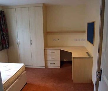 6 Bed Three Floor Flat- Classic - Photo 6