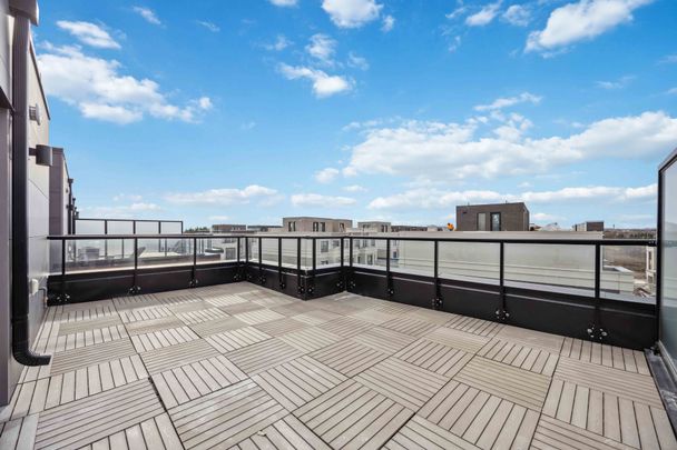 For Lease - 8 David Eyer Road Unit# 1215, Richmond Hill, Ontario - Photo 1