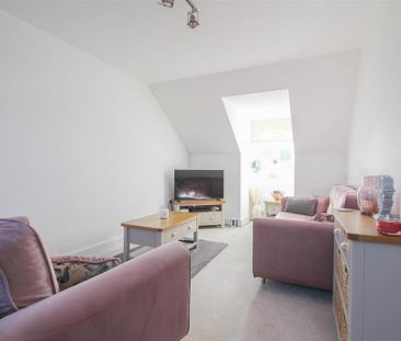 5 bedroom detached house to rent - Photo 2