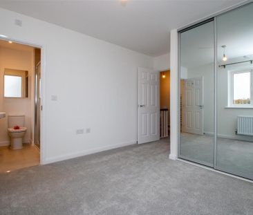 3 bedroom semi-detached house to rent - Photo 4