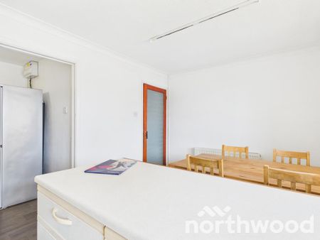3 bedroom terraced house to rent - Photo 4
