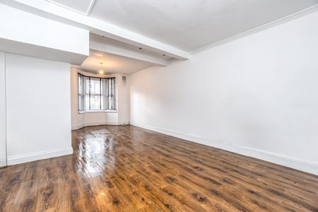 3 Bed Terraced House, Dawlish Road, E10 - Photo 2