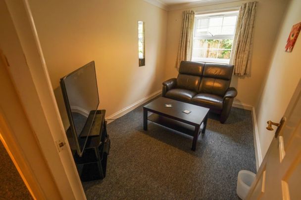 To Rent Queens Road, Westbourne, Bournemouth, BH2 £1,330 pcm Tenancy Info - Photo 1