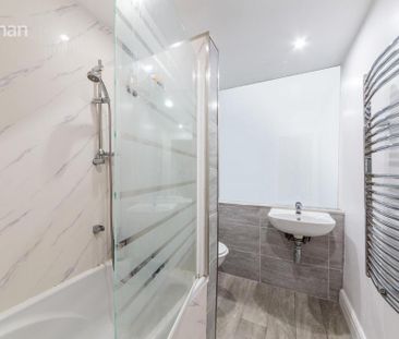 5 bedroom end of terrace house to rent - Photo 1