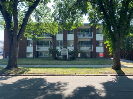 Style Manor - Photo 3