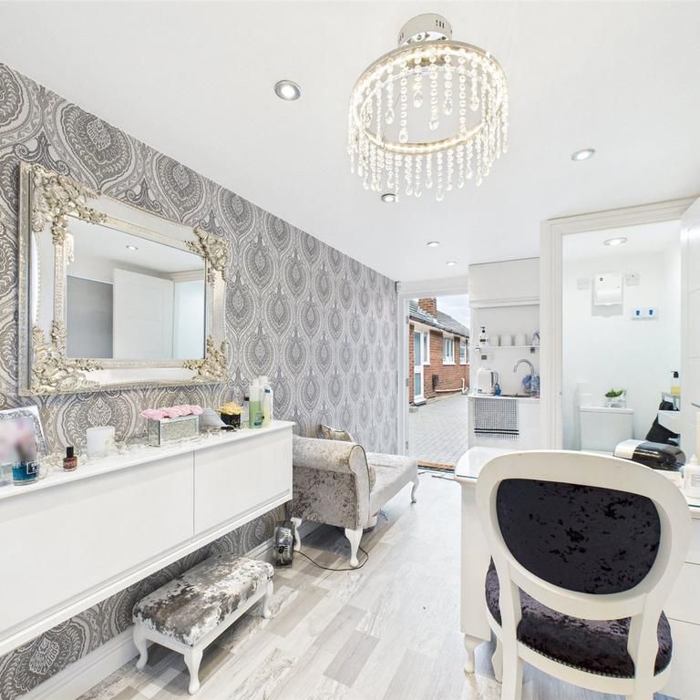 3 bedroom bungalow to rent - Photo 1