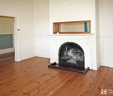 Character home on 1 acre! - Photo 3