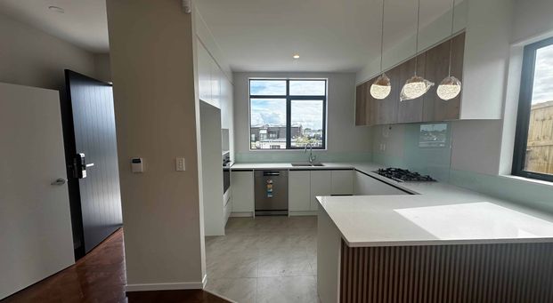 Brand new with room for the kids to play! - Photo 1