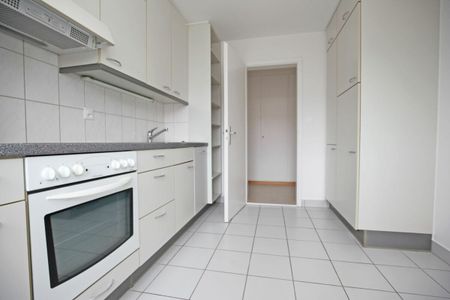 Geräumige 3.5-Zimmer-Wohnung in Bahnhofsnähe - Photo 4