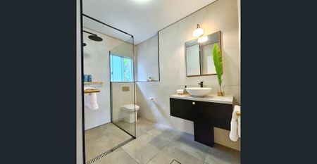 Stylish Fully Furnished Apartment - Photo 4