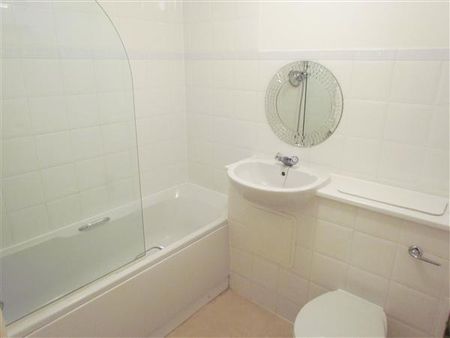 3 bedroom apartment to rent - Photo 4