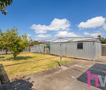 Conveniently located Family Home with Spacious Backyard! - Photo 5