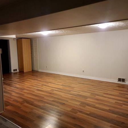 For Lease - 2221 Ghent Avenue, Burlington, Ontario - Photo 2