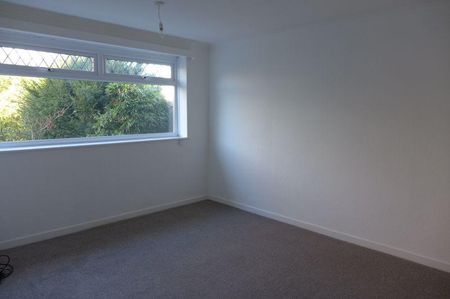 3 bedroom semi-detached bungalow to rent - Photo 2