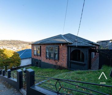 Cozy & Modern 3 bedroom property with scenic views of Launceston - Photo 4
