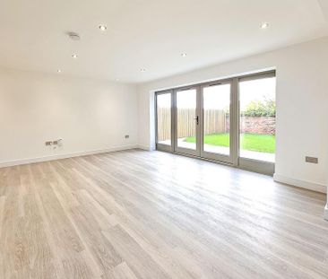 4 bedroom detached house to rent - Photo 1