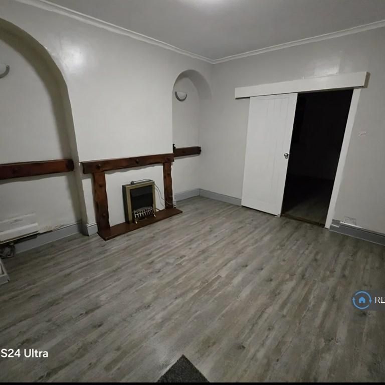 3 bedroom end of terrace house to rent - Photo 1
