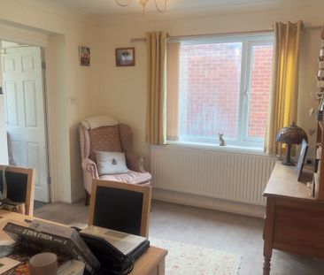 Oaktree Close - Photo 2