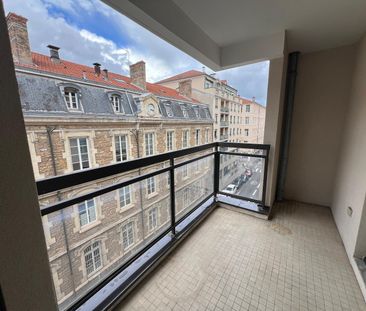 Location Appartement 4 pièces 104m² LYON 6ème - Photo 6
