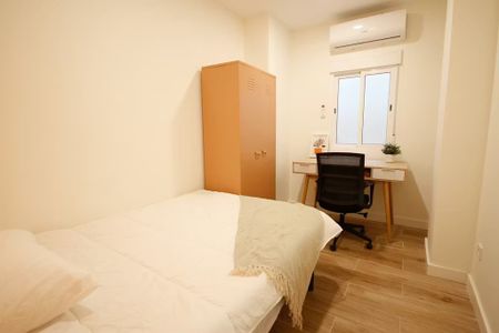 Carrer de Padilla, Barcelona, Catalonia 08013 - Photo 2