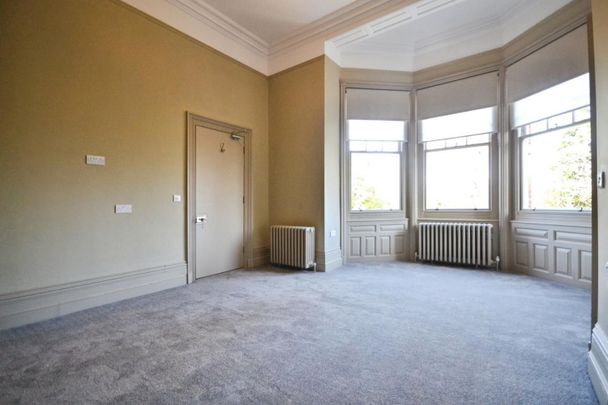 2 bedroom Flat To Let - Photo 1