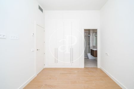 Flat for rent in Madrid - Photo 2