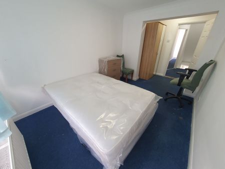 2 Bed Flat, Higham Hill Road, E17 - Photo 3